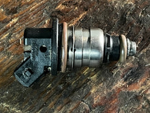 Load image into Gallery viewer, 135 150 175 hp Mercury FUEL INJECTOR 804841 two stroke Optimax compatible 110-200hp