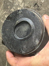 Load image into Gallery viewer, 225 250 200 hp Mercury DFI 3.0 ROD 822373A09 standard PISTON starboard 2720-881055T3 2720-881055T10 Two Stroke Optimax