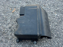Charger l'image dans la galerie, BF 130 115 hp Honda MUFFLER CASE air box 17371-ZW5-000 four stroke 1999-up