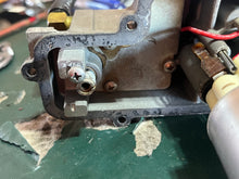 Cargar imagen en el visor de la galería, 60 hp Mercury vst VAPOR SEPARATOR & fuel pump 883202T02 TESTED & 883257T 1 Regulator Four Stroke EFI 30 40 50 hp compatible