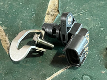 Cargar imagen en el visor de la galería, DF 150 200 hp Suzuki CAM POSITION SENSOR 33220-64L10 four stroke 2019-2024 some compatibility 40 50 60 70 80 90 100 115 140 h