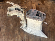 Load image into Gallery viewer, 90 hp Evinrude E-tec 20” MIDSECTION sl SWIVEL 0434691 STEERING ARM 5001766 5009550 exhaust housing 0351234 adaptor 0350834 tw