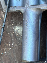 Load image into Gallery viewer, 40 50 hp Yamaha 20” MIDSECTION UPPER CASING 6H4-45111-10-4D SWIVEL 6H5-43311-04-4D STEERING BRACKET 6H4-42510-02-4D two strok