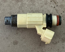Cargar imagen en el visor de la galería, f 225 200 hp Yamaha FUEL INJECTOR CDH240 69J-13761-00-00 four stroke 2002-2010 TESTED