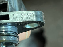 Cargar imagen en el visor de la galería, DF 150 200 hp Suzuki CAM POSITION SENSOR 33220-64L10 four stroke 2019-2024 some compatibility 40 50 60 70 80 90 100 115 140 h