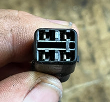 Charger l'image dans la galerie, DF 40 50 hp Evinrude Suzuki 5031464 CKP SENSOR ASSY 32150-87J00 four stroke 1999-2002