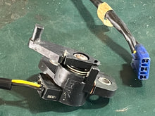 Load image into Gallery viewer, BF 135 150 hp Honda TRIM ANGLE SENSOR sender 35660-ZY6-013 four stroke 2004-up - may be compatible with BF 130 115 hp 35660-Z