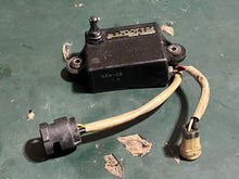 Load image into Gallery viewer, 150 175 200 hp Yamaha OIL LEVEL CONTROL UNIT ASSY 6E5-85740-02-00 emergency shut off 1984-2003 two stroke super 6E5-W5857-00-