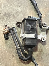 Charger l'image dans la galerie, f 115 hp Yamaha fuel CANISTER 6P2-24170-00-00 SOLENOID VALVE 6C5-86120-00-00 HOLDER 6EK-2419A-00-00 four stroke 2014-2018 som