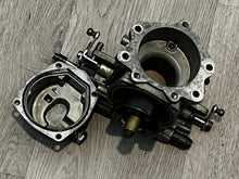 Load image into Gallery viewer, 250 hp Yamaha CARBURETORS port 2-4-6 61A-14301-03-00 61A- 14302-03-00 61A-14303-03-00 two stroke 76 degree