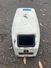 Cargar imagen en el visor de la galería, shipping for 8 6 hp Johnson 0438912 ENGINE COVER Sail Master 1997-98 TWO STROKE 438912 nla