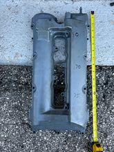 Load image into Gallery viewer, f 225 200 hp Yamaha CYLINDER HEAD COVER 1 strbd 69J-11191-00-1S four stroke 2002-10