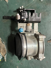 Load image into Gallery viewer, 115 hp Mercury Optimax THROTTLE BODY 855422A1 Two Stroke 3 Cylinder DFI 2008 compatible with other hps