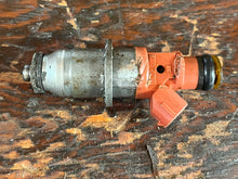 Load image into Gallery viewer, ulgy 150 175 200 hp Yamaha HPDI Fuel Injector 68F-13761-00-00 2.6L two stroke 2000-2011 cleaned