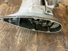 Charger l'image dans la galerie, 88 90 112 115 CV Johnson Evinrude 20” MIDSECTION SWIVEL 0435005 BRAS DE DIRECTION 0434164 CARTER D'ÉCHAPPEMENT 0332744 ADAPTATEUR 033103 deux temps 1992-