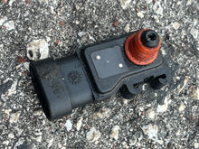 Cargar imagen en el visor de la galería, 225 250 hp Mercury 854445 16212460 map pressure sensor Two Stroke EFI