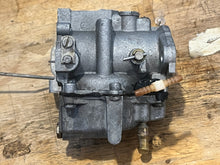 Cargar imagen en el visor de la galería, 70 hp Johnson Evinrude 313355 d2 d1 CARBURETOR w linkages, choke solenoid & plunger TWO STROKE oem 0393546 0393547 CARBURETOR
