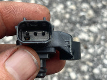 Load image into Gallery viewer, BF 250 hp Honda MAP PRESSURE SENSOR 37830-RNA-A01 intake Four Stroke 2011 2007-up 175 200 225 hp