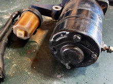 Charger l'image dans la galerie, 90 80 hp Tohatsu Nissan STARTER MOTOR 353760103 BRACKET UPPER 3B7051010 Two Stroke
