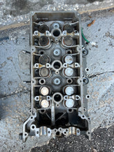 Charger l'image dans la galerie, DF 225 250 hp Suzuki CYLINDER HEAD strbd 11101-93J01 four stroke