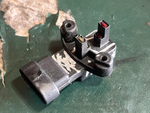 Charger l'image dans la galerie, 150 175 hp Johnson Evinrude 0777662 777662 0584914 586343 Flywheel Sensor Assembly OIS ignition Two Stroke