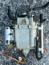 Charger l'image dans la galerie, vf 250 225 200 hp Yamaha VST Float Chamber 6CB-14160-10-00 with fuel pump 6CB-13907-10-00 4.2 liter Four Stroke TESTED