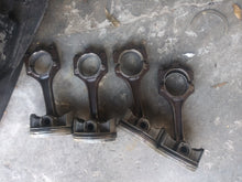 Charger l'image dans la galerie, F200 225 yamaha 3.3 piston rings rod w bearings and wrist pins