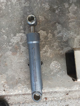 Cargar imagen en el visor de la galería, 40, 50 yamaha two and four stroke trim tilt assy tested