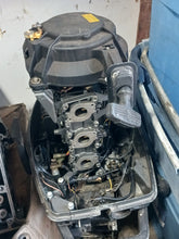 Load image into Gallery viewer, DT 25, 30 C suzuki powerhead w good compression 88-2003