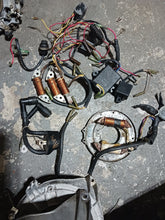 Cargar imagen en el visor de la galería, 8 hp, 9.8 hp tohatsu nissan parts- head, top cowling, recoil, coil plate, powerhead
