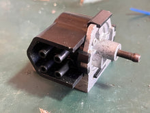 Load image into Gallery viewer, f 90 hp Yamaha CHECK VALVE BODY 67F-14860-00-00 fuel primer 2003-04 Four Stroke some 80 100 hp