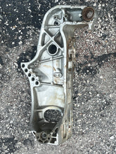 Load image into Gallery viewer, BF 50 40 hp Honda STERN BRACKETS starboard right 50301-ZV5-020ZA port left 50311-ZV5-010ZA four stroke pre-1997-2003