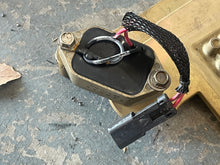 Cargar imagen en el visor de la galería, 175 150 135 115 hp Ficht Evinrude FILTER MODULE 0586546 BASE PLATE 3010815 two stroke 2000-2005