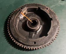 Load image into Gallery viewer, 70 50 60 65 hp Johnson Evinrude FLYWHEEL 513847 0584360 584360 0329267 FLYWHEEL NUT TWO STROKE 1992-2001
