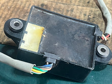 Load image into Gallery viewer, 115 130 hp Yamaha OIL LEVEL CONTROL UNIT ASSY 6E5-85740-02-00 emergency shut off 1984-2003 two stroke super 6E5-W5857-00-00 6