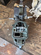 Load image into Gallery viewer, 40 50 hp Yamaha 20” MIDSECTION UPPER CASING 6H4-45111-10-4D SWIVEL 6H5-43311-04-4D STEERING BRACKET 6H4-42510-02-4D two strok