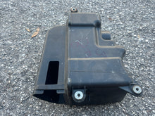 Charger l'image dans la galerie, BF 130 115 hp Honda MUFFLER CASE air box 17371-ZW5-000 four stroke 1999-up