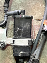 Charger l'image dans la galerie, f 115 hp Yamaha fuel CANISTER 6P2-24170-00-00 SOLENOID VALVE 6C5-86120-00-00 HOLDER 6EK-2419A-00-00 four stroke 2014-2018 som