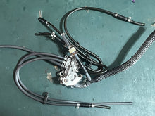 Cargar imagen en el visor de la galería, 250 225 hp Yamaha OIL INJECTION PUMP 60v-13200-01-00 two stroke vmax 2003-2005 62J-13200-01-00