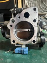 Charger l'image dans la galerie, BF 135 150 hp Honda THROTTLE BODY 16400-ZY6-013 four stroke 2007-up