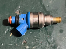 Cargar imagen en el visor de la galería, DF 60 70 hp Suzuki FUEL INJECTOR 15710-99E00 four stroke 1998-2009
