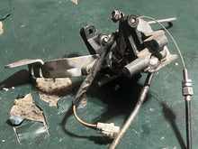 Charger l'image dans la galerie, DF 30 25 hp Suzuki SHIFT ROD (S & L) 25111-94L00 CLUTCH SHAFT LEVER 21210-94L00 ROD 23211-94L00 HOLDER 21151-94L00 four strok