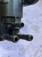 Load image into Gallery viewer, 150 hp 90 - 200 hp Evinrude e-tec VST RESERVOIR & PUMP 5009967 two stroke AF AB models TESTED
