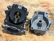 Cargar imagen en el visor de la galería, 70 hp Johnson Evinrude 313355 d2 d1 CARBURETOR w linkages, choke solenoid & plunger TWO STROKE oem 0393546 0393547 CARBURETOR with linkages two stroke 1978-88