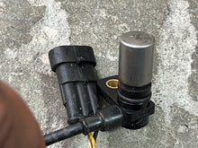 Cargar imagen en el visor de la galería, 200 225 250 HP Evinrude Ficht CRANK POSITIONING SENSOR magnetic 587014 586785 586452 587402 two stroke 1999-2005
