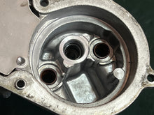 Cargar imagen en el visor de la galería, 150 175 200 225 250 300 hp Yamaha 68F-14182-01-00 VST FLOAT CHAMBER COVER 60V-14182-01-00 2000-2011 two stroke HPDI