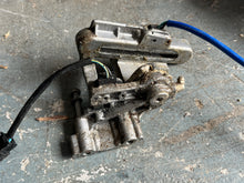 Charger l'image dans la galerie, f 150 hp SHIFT BRACKET 6DA-44176-00-00 BRACKET 63P-44117-01-00 SHIFT SWITCH 69J-8259F-00-00 four stroke 2015-2024