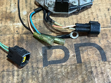 Cargar imagen en el visor de la galería, 50 40 hp Yamaha OEM BASE ASSY 63D-85560-10-00 stator trigger Two Stroke 2000-2005