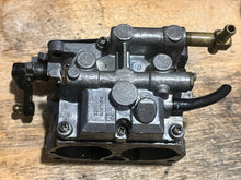 Cargar imagen en el visor de la galería, 200 175 150 hp Mercury CARBURETOR SET WMH-16 top 3308-9672A44 3311-818650A4 818650A52, center 3308-9672A45 818650A5 818650A53