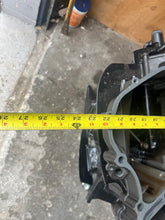 Cargar imagen en el visor de la galería, DF 225 200 hp Suzuki 25” DRIVESHAFT HOUSING MIDSECTION, ENGINE HOLDER 51111-93J03-0EP, STEERING ARM 43750-93J02-0EP & SWIVEL